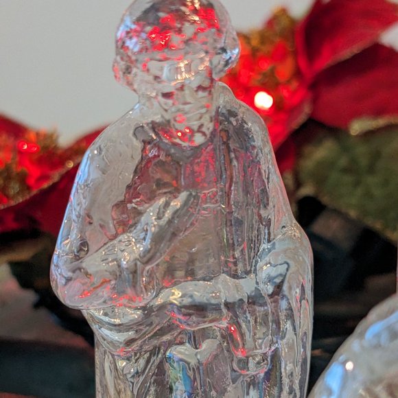 6 Piece Iridescent Glass Nativity Figures + Vibrant Needlepoint-Like Placemat - Picture 8 of 13